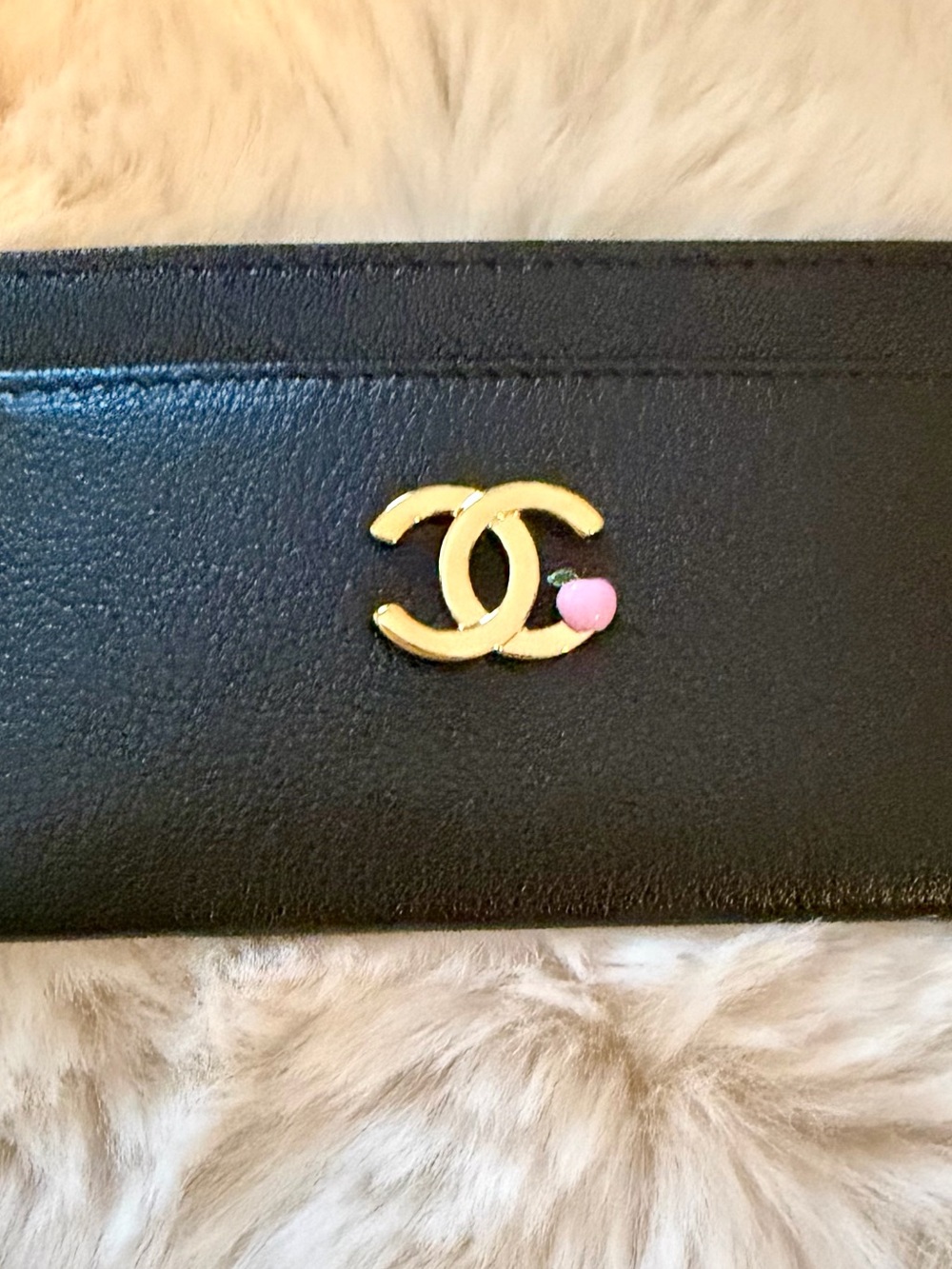 Chanel 26A Black cardholder with Apple